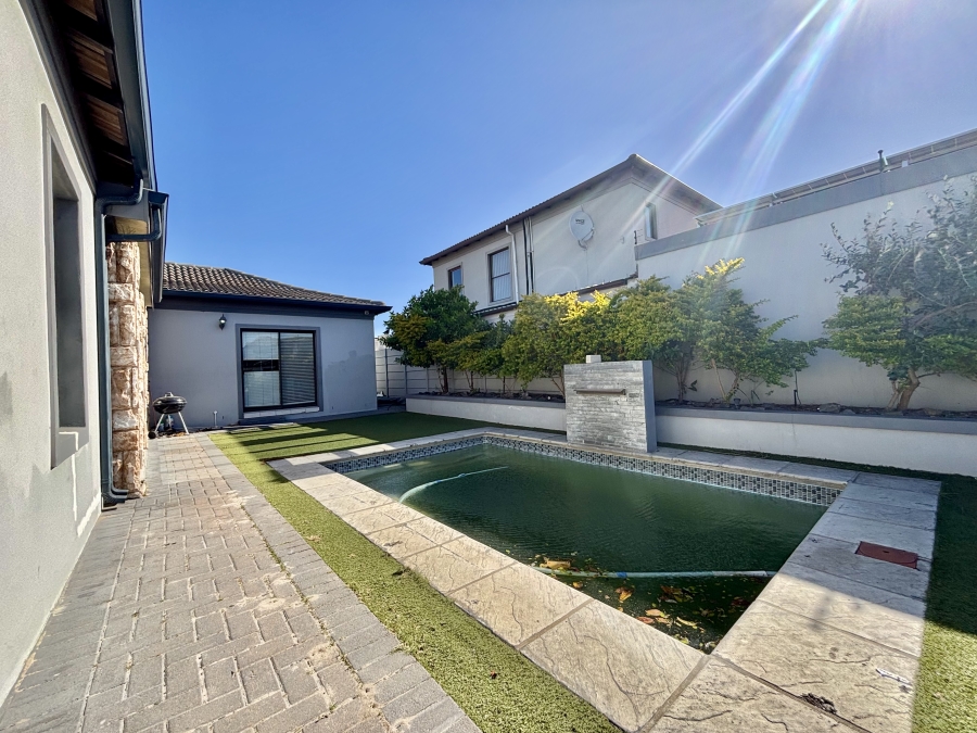 To Let 3 Bedroom Property for Rent in Parklands Western Cape